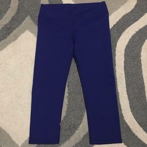 🆕WOMENS FABLETICS “SALAR” POWERHOLD CAPRIS!😍💙